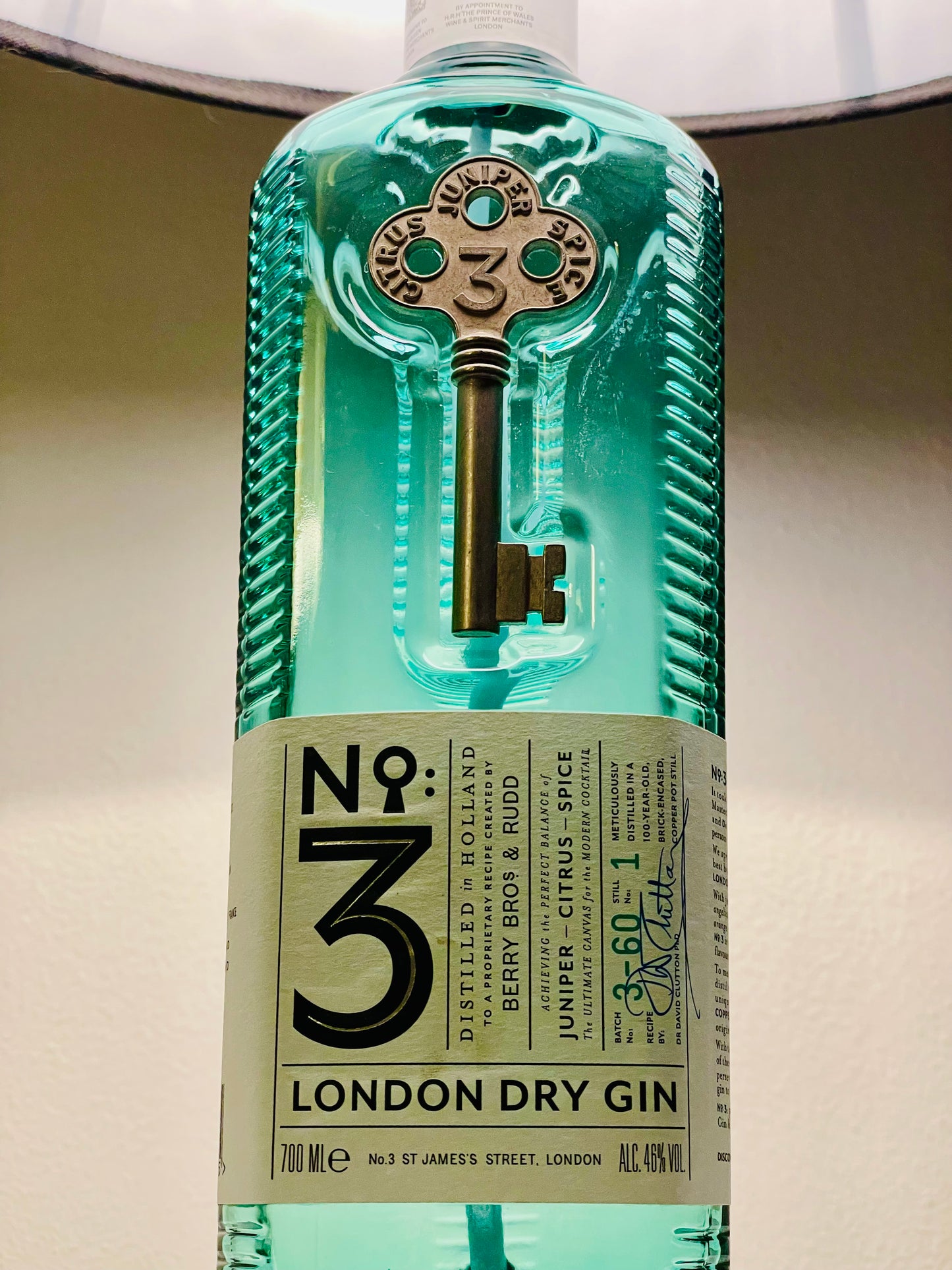 Flaschenlampe Ginlampe No 3 Gin Berry Brod. & Rudd Lampe