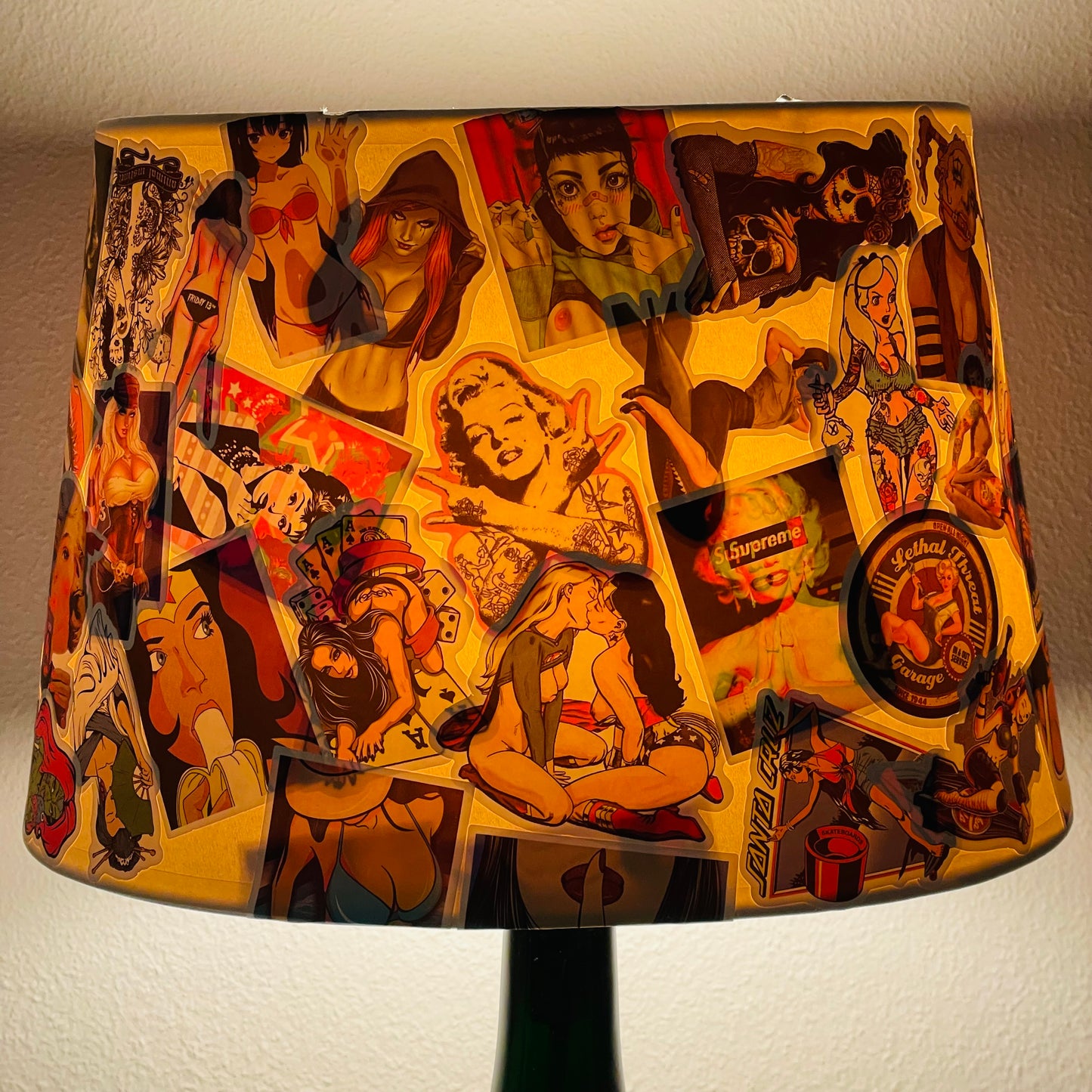 Flaschenlampe Weingut George & Dillmann Tauschgeschäft Riesling Comic Lampe Tischlampe