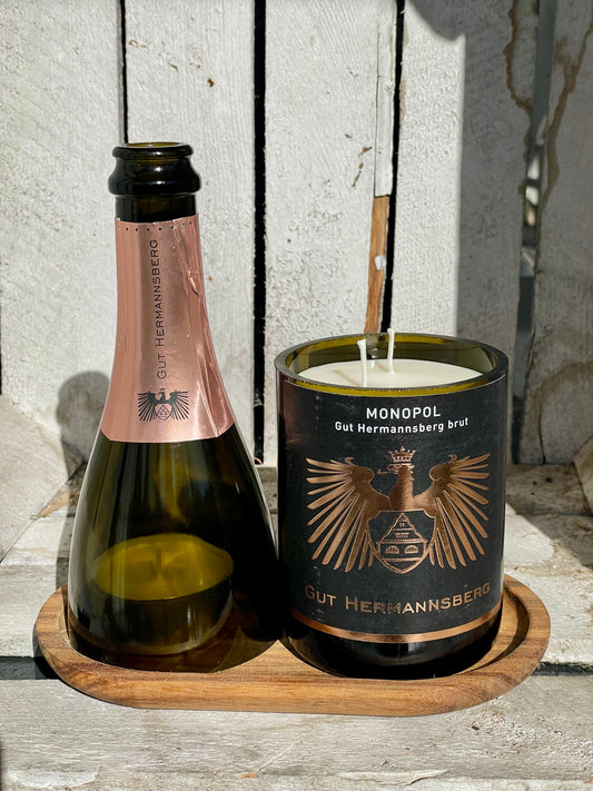 Set Flaschenkerze & Windlicht Gut Hermannsberg Monopol Brut Sekt + Holztablett