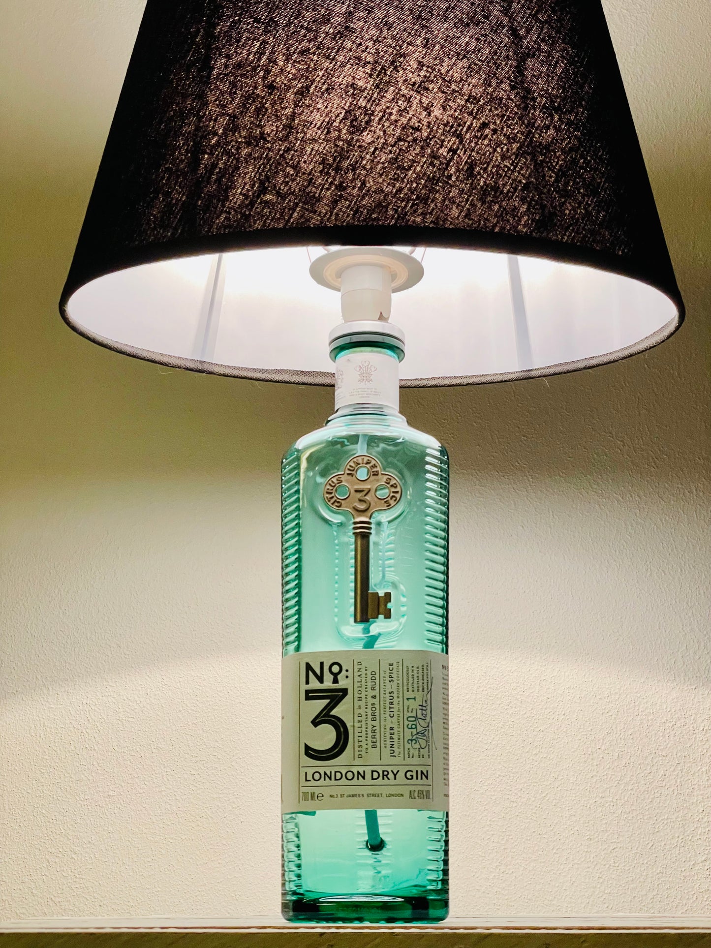 Flaschenlampe Ginlampe No 3 Gin Berry Brod. & Rudd Lampe