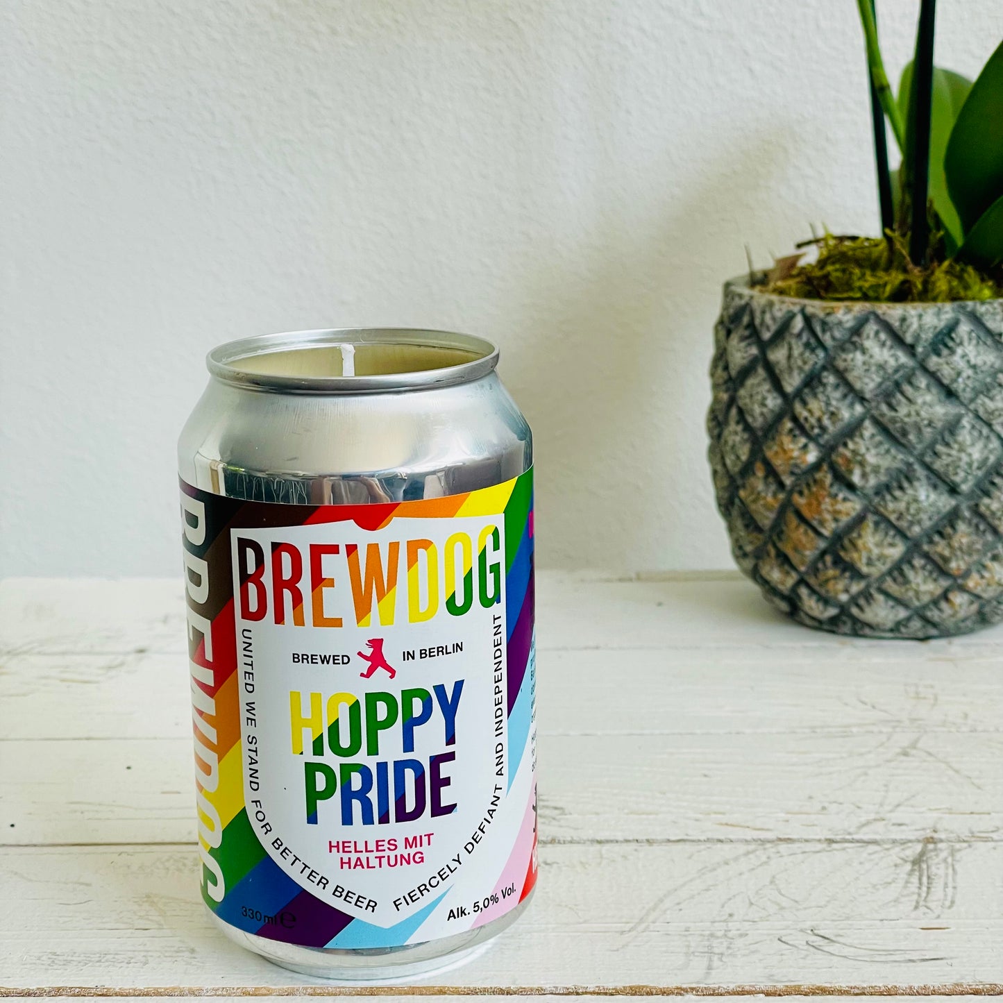 Kerze HOPPY PRIDE Helles mit Haltung Brewdog