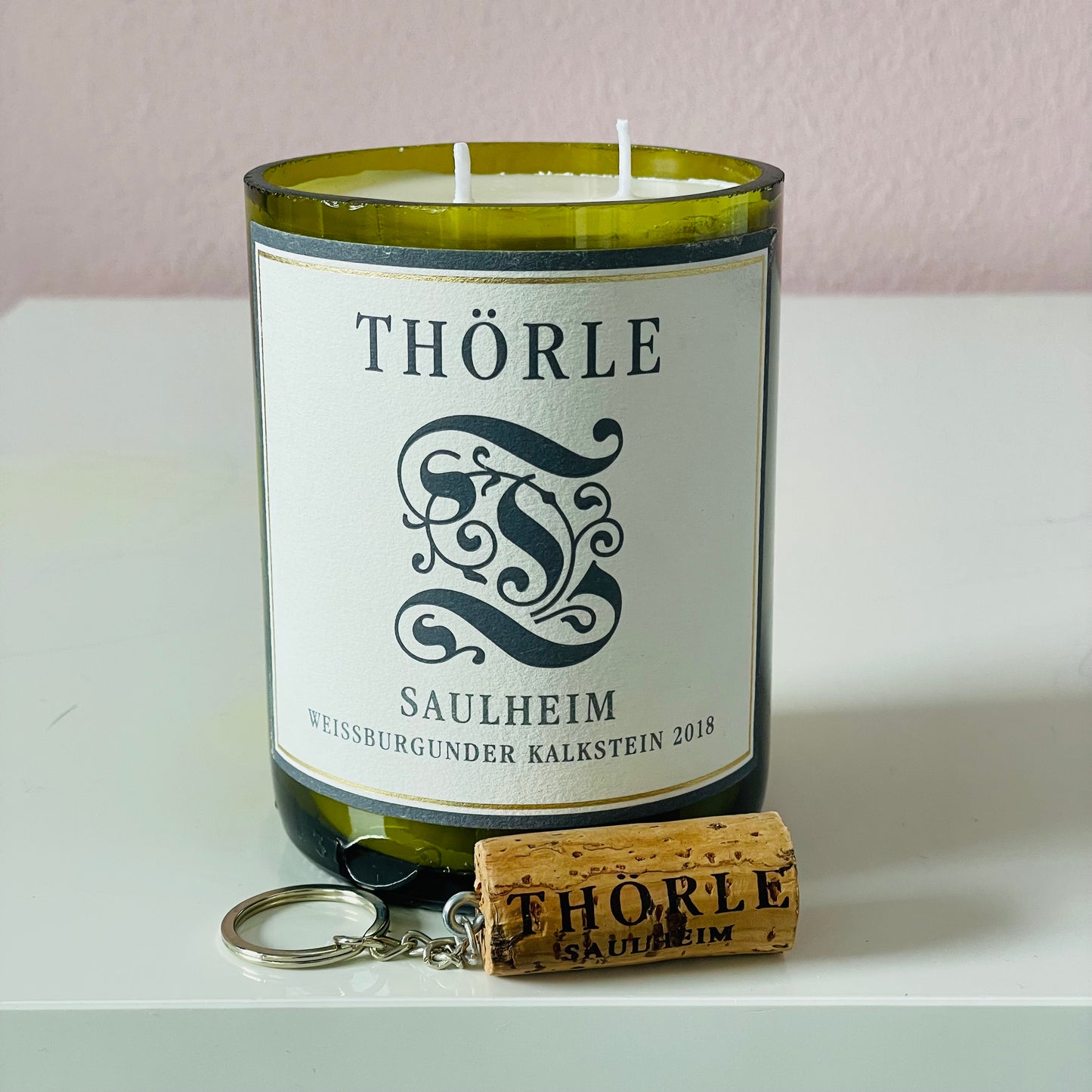 Kerze Thörle Saulheim Weissburgunder Kalkstein Flaschenkerze inkl. Schlüsselanhänger